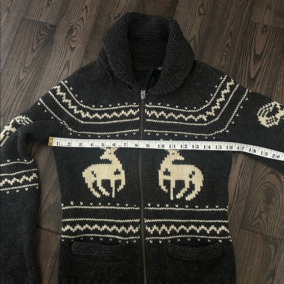 Cowichan Sea to Sky Reindeer Sweater - Picture 4 of 4